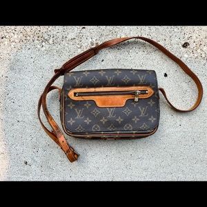 Louis Vuitton Crossbody bag